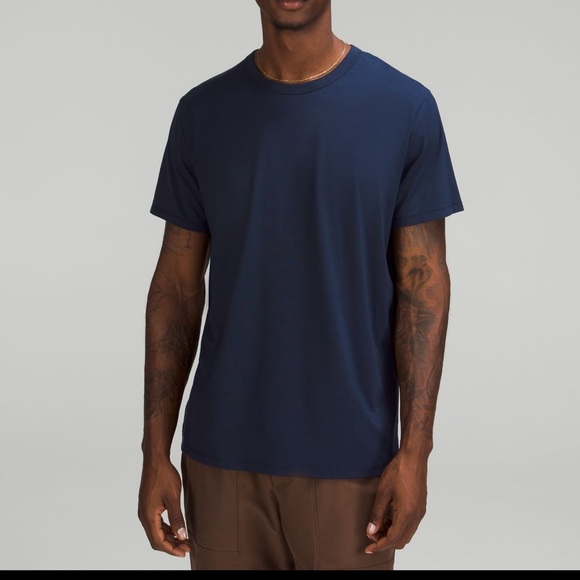 Lululemon Fundamental T - Picture 1 of 6